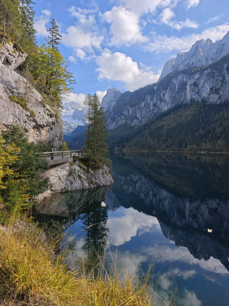 Gosausee an einem schönen Herbsttag im September