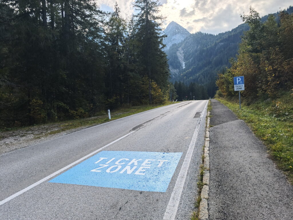 Vorderer Gosausee Parkplatz - nur über über die Ticketzone erreichbar